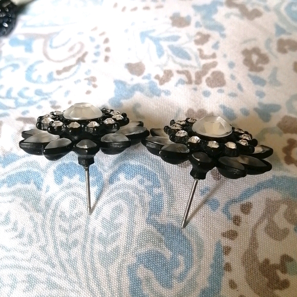 Beautiful stud earrings - Picture 3 of 5